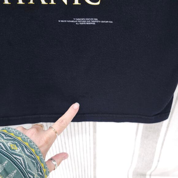 Vintage TITANIC Shirt Womens Medium Movie Poster 1998 90s‎ Y2K Stanley Desantis - Picture 4 of 5